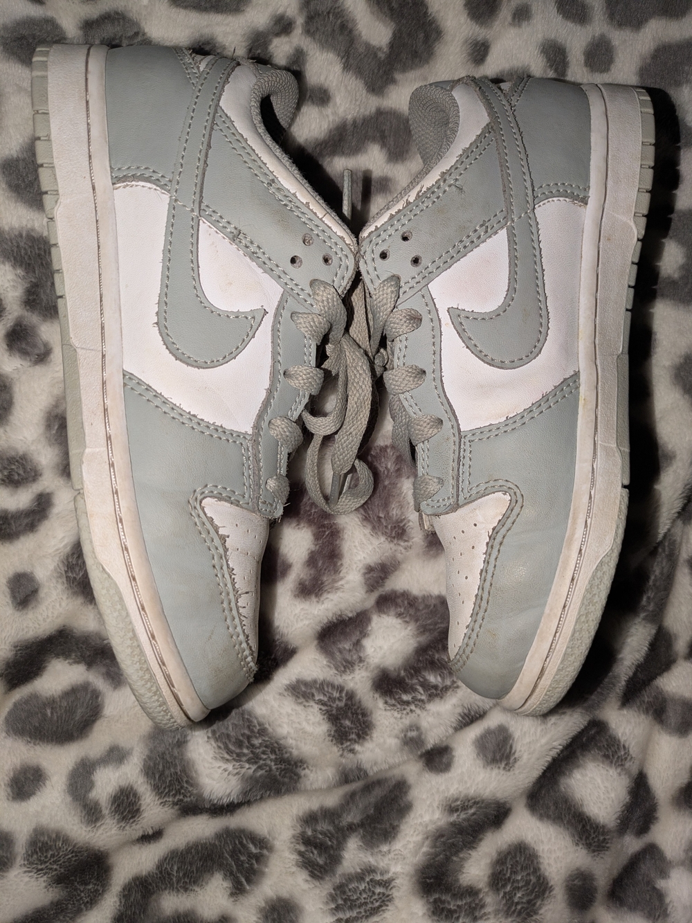 Girls Low-Top Sneakers in Light Gray and White